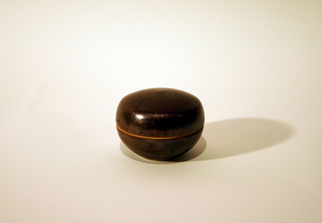 Lidded round box (dark brown) Pigott
