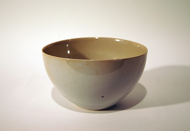 Large bowl, white interior by Gwyn Hanssen Pigott at Olsen Gallery