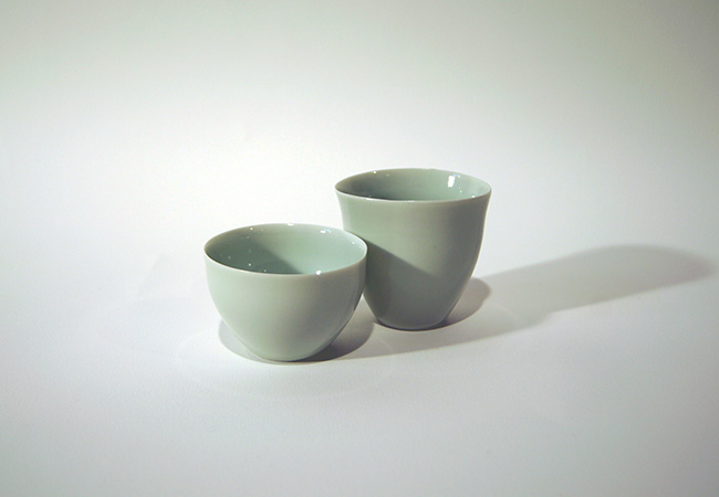 Two mugs by Gwyn Hanssen Pigott at Olsen Gallery