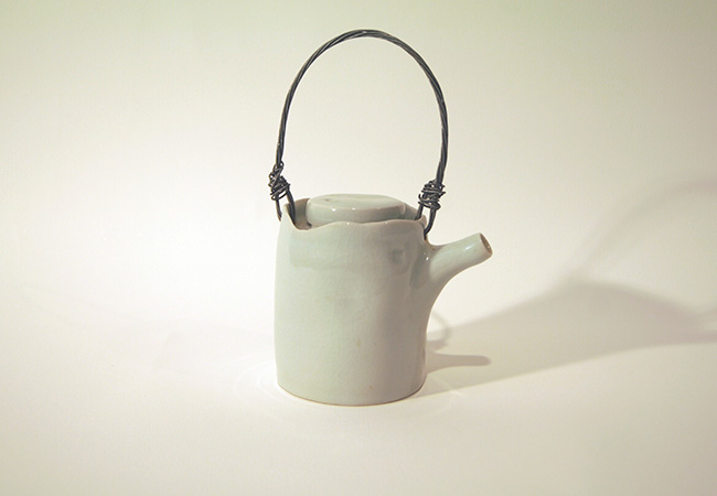 Teapot with wire handle de Waal